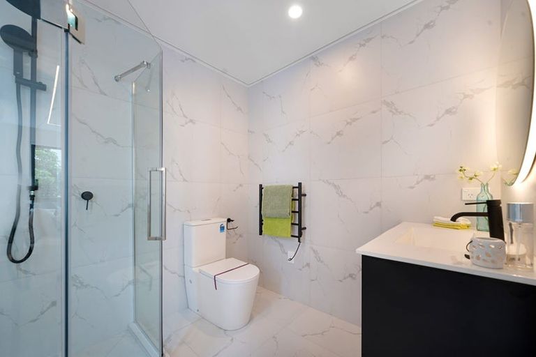 Photo of property in 6 Palmer Avenue, Glen Eden, Auckland, 0602