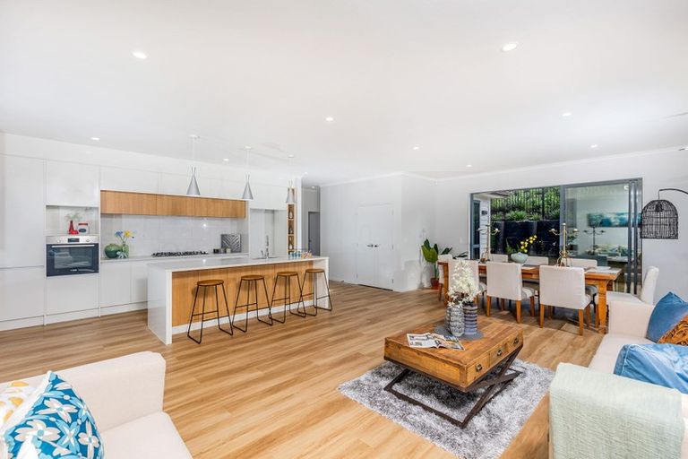 Photo of property in 1 Vintry Drive, Kumeu, 0810