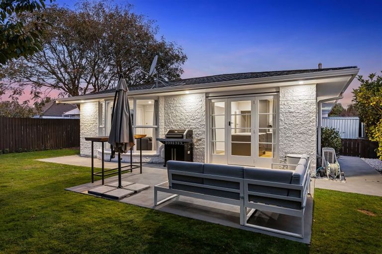 Photo of property in 2/225 Greers Road, Bryndwr, Christchurch, 8053