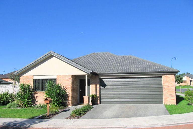 Photo of property in 3 Applebox Lane, Henderson, Auckland, 0612