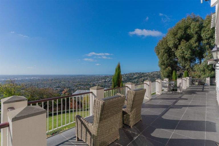 Photo of property in 141 Hackthorne Road, Cashmere, Christchurch, 8022