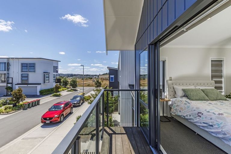 Photo of property in 17 Sacred Kingfisher Road, Hobsonville, Auckland, 0616