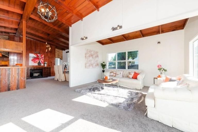 Photo of property in 1 Kamara Road, Glen Eden, Auckland, 0602