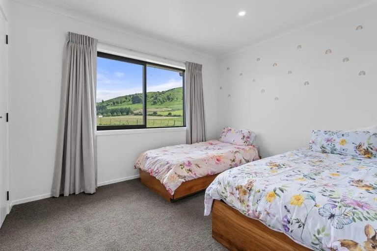 Photo of property in 117 Ruakokoputuna Road, Ruakokoputuna, Martinborough, 5781