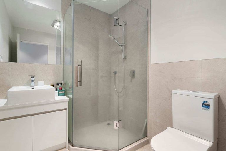 Photo of property in 40 Bordeaux Parade, Te Atatu South, Auckland, 0610