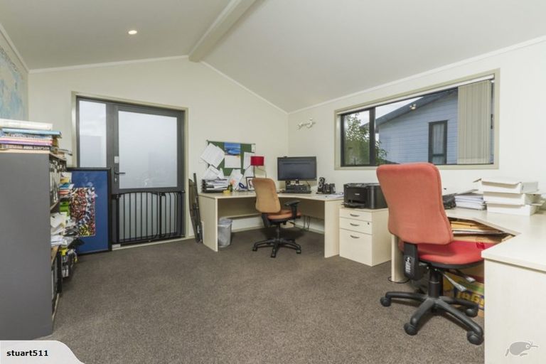 Photo of property in 4/431 East Coast Road, Mairangi Bay, Auckland, 0630