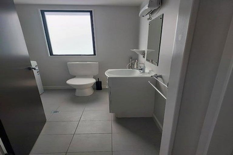 Photo of property in 30a Paremata Crescent, Paremata, Porirua, 5024