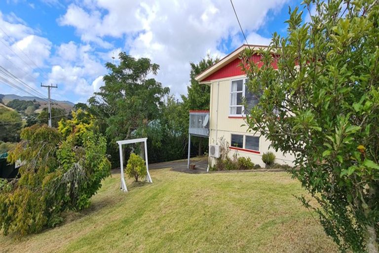 Photo of property in 14 View Street, Maungaturoto, 0520