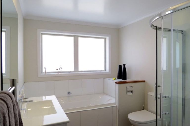 Photo of property in 64 Golden Shore Place, Coromandel, 3506