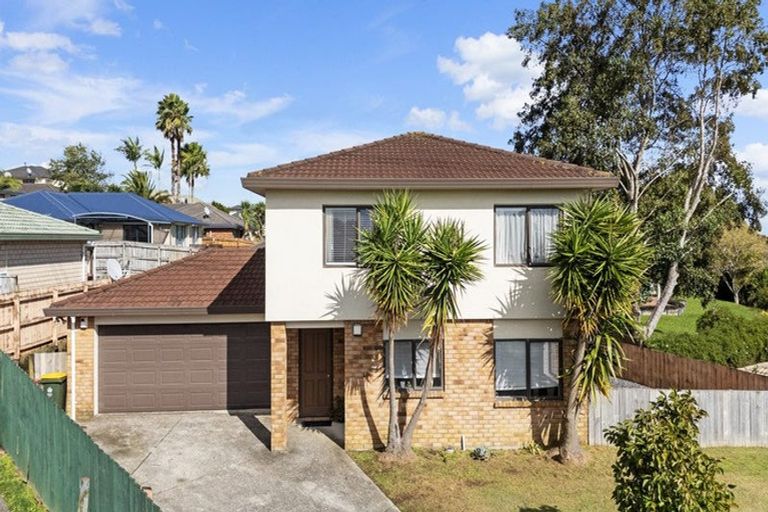 Photo of property in 27 Mt Lebanon Crescent, The Gardens, Auckland, 2105