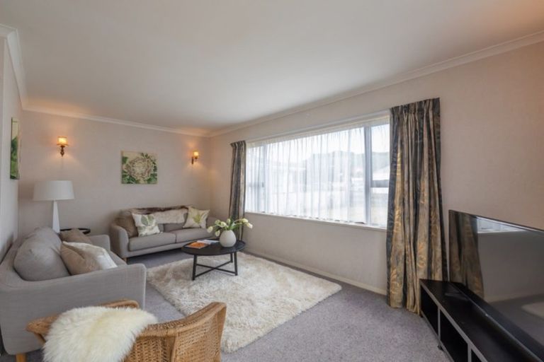 Photo of property in 32 Oxford Street, Tawa, Wellington, 5028