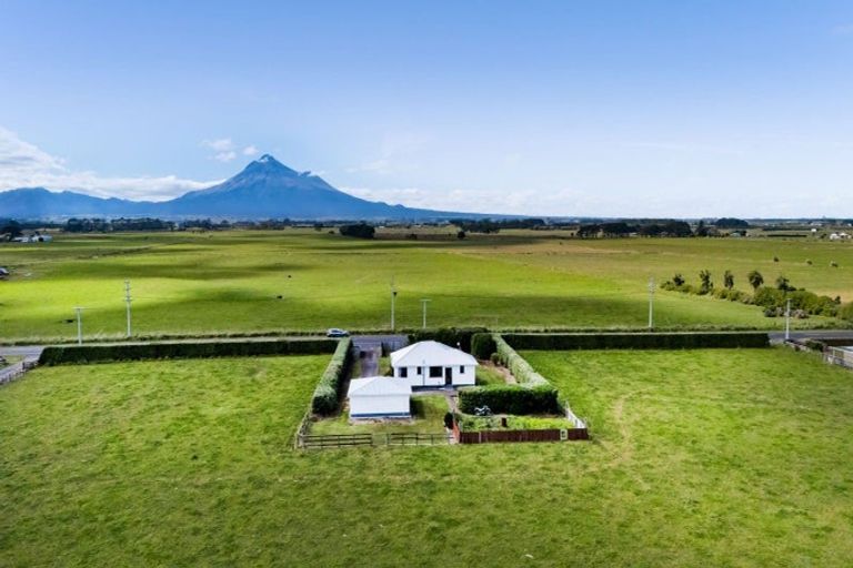 Photo of property in 4923 South Road, Opunake, 4681