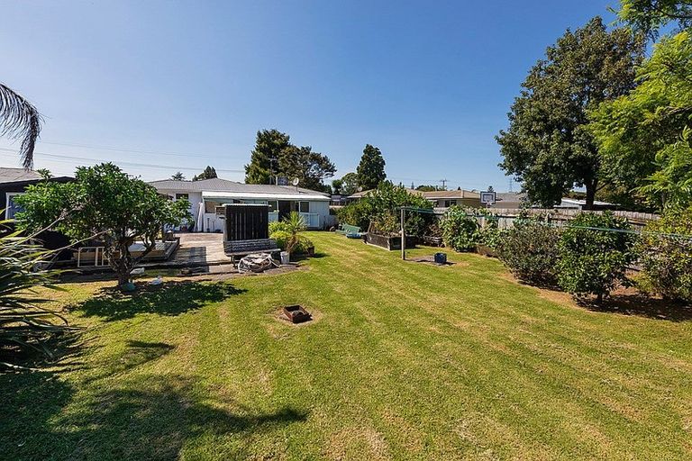 Photo of property in 44 Cobham Crescent, Kelston, Auckland, 0602