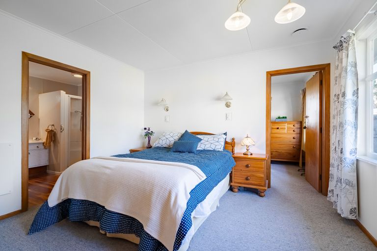 Photo of property in 16 Tomo Street, New Lynn, Auckland, 0600