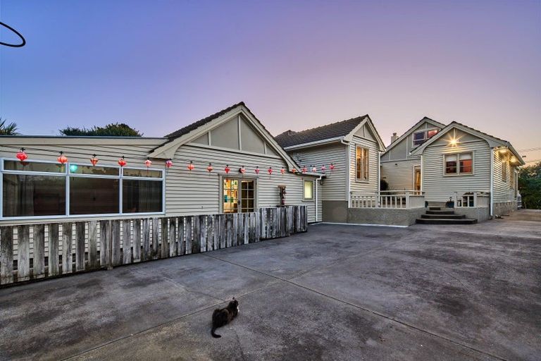 Photo of property in 135 Seaview Road, Paraparaumu Beach, Paraparaumu, 5032