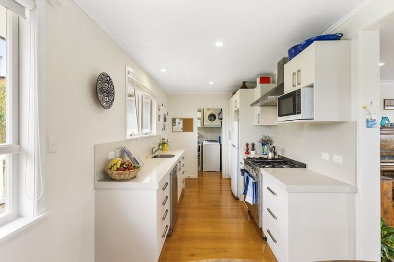 Photo of property in 32 Windy Ridge Road, Glenfield, Auckland, 0629