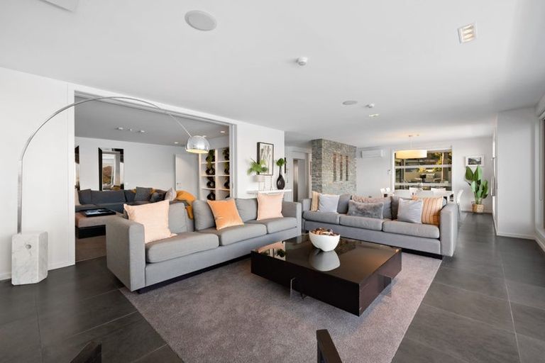 Photo of property in 6 Lordens Place, Fernhill, Queenstown, 9300