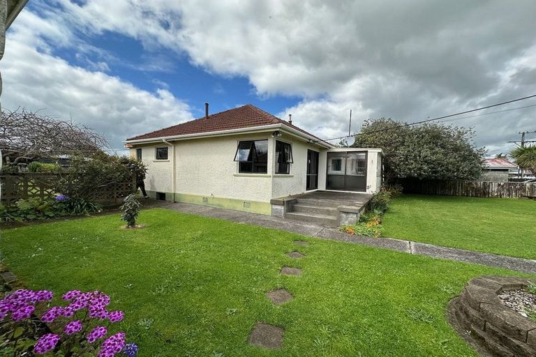 Photo of property in 14 Blake Street, Waitara, 4320