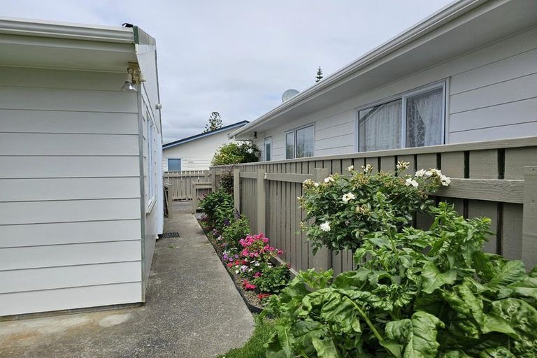 Photo of property in 2/61 Main Road, Titahi Bay, Porirua, 5022