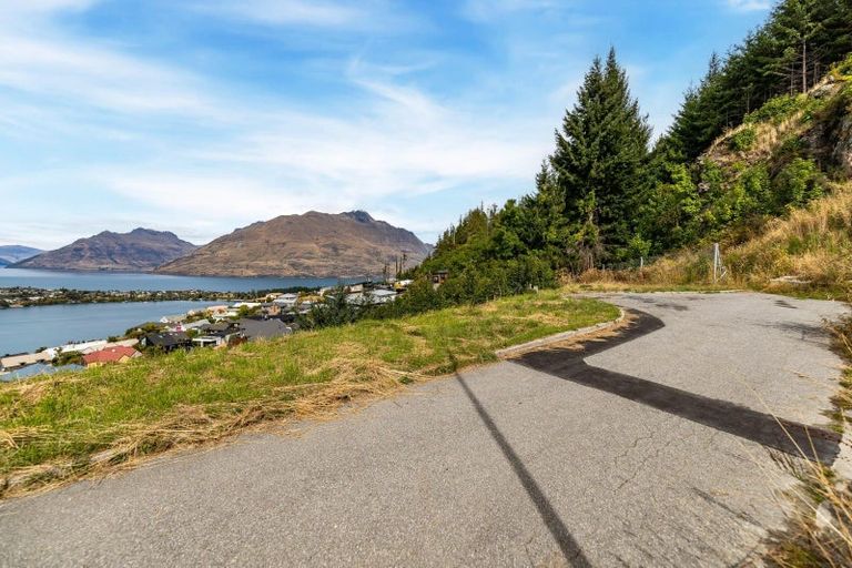Photo of property in 7 Conifer Lane, Queenstown, 9300