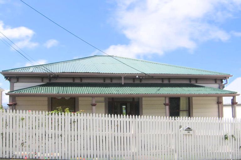 Photo of property in 32 Charlotte Avenue, Brooklyn, Wellington, 6021