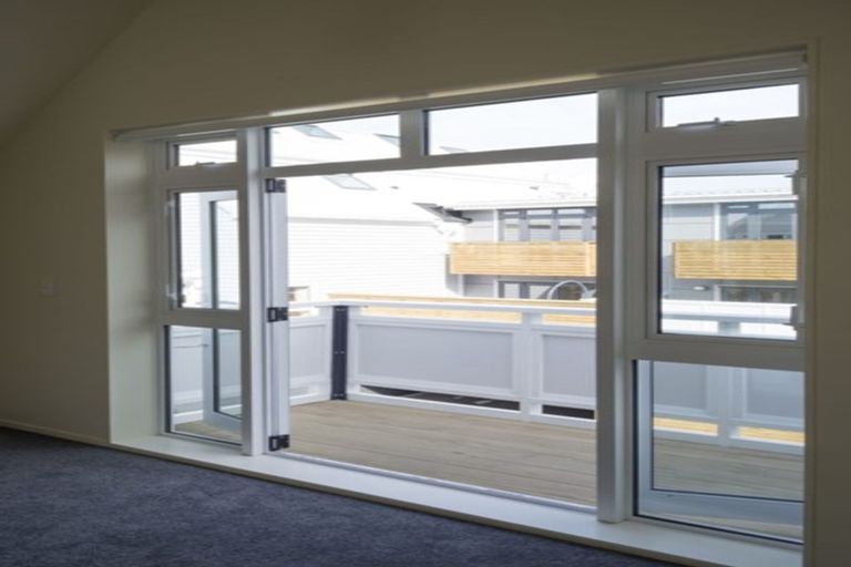Photo of property in Pirie Street Townhouses, 18/35 Pirie Street, Mount Victoria, Wellington, 6011