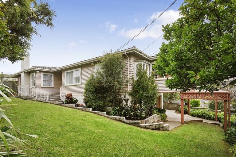 Photo of property in 64 Larsen Crescent, Tawa, Wellington, 5028