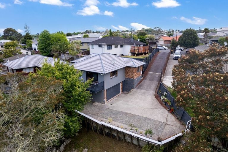 Photo of property in 15 Zefiro Drive, Massey, Auckland, 0614