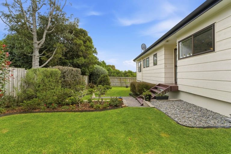 Photo of property in 2/26 Sunward Rise, Glenfield, Auckland, 0629