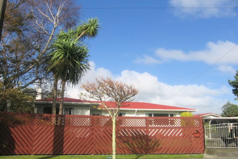 Photo of property in 9 Shetland Place, Westbrook, Palmerston North, 4412