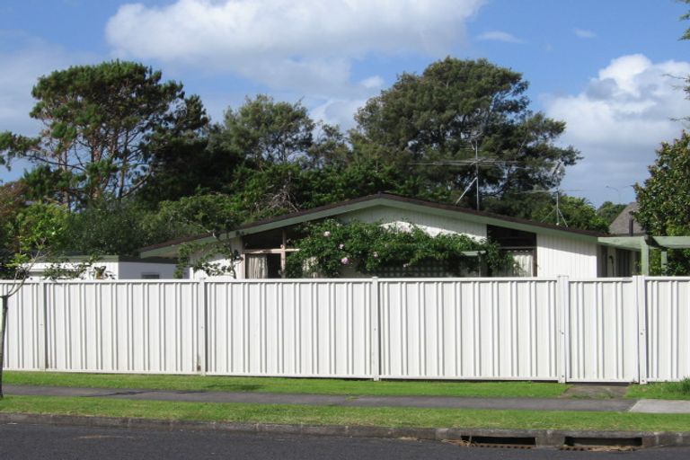 Photo of property in 2/57 Meadway, Sunnyhills, Auckland, 2010