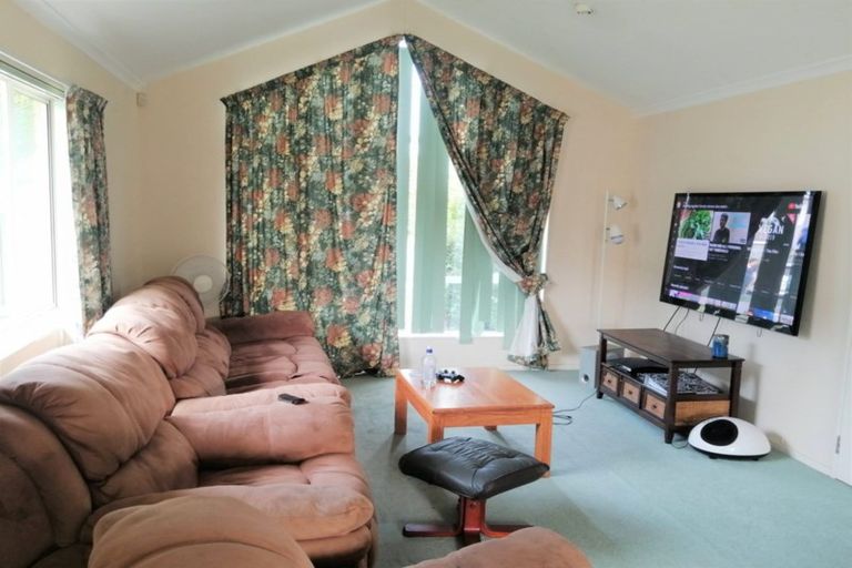 Photo of property in 12 Mellefont Close, East Tamaki Heights, Auckland, 2016