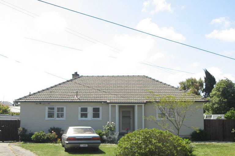 Photo of property in 8 Holcombe Place, Somerfield, Christchurch, 8024