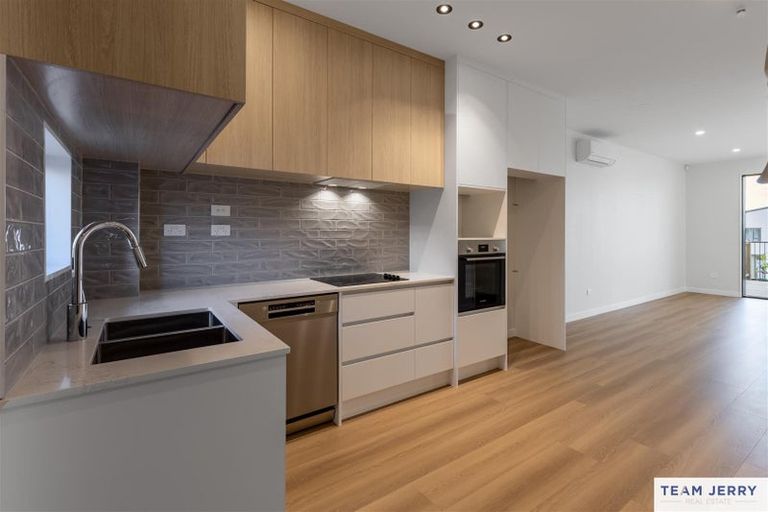 Photo of property in 31 Kuaha Road, Massey, Auckland, 0614