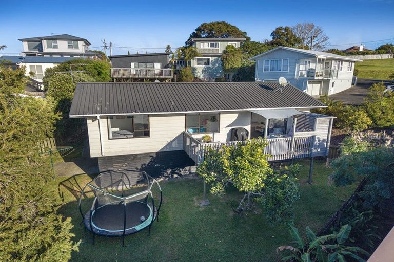 Photo of property in 3a Rishworth Avenue, Stanmore Bay, Whangaparaoa, 0932