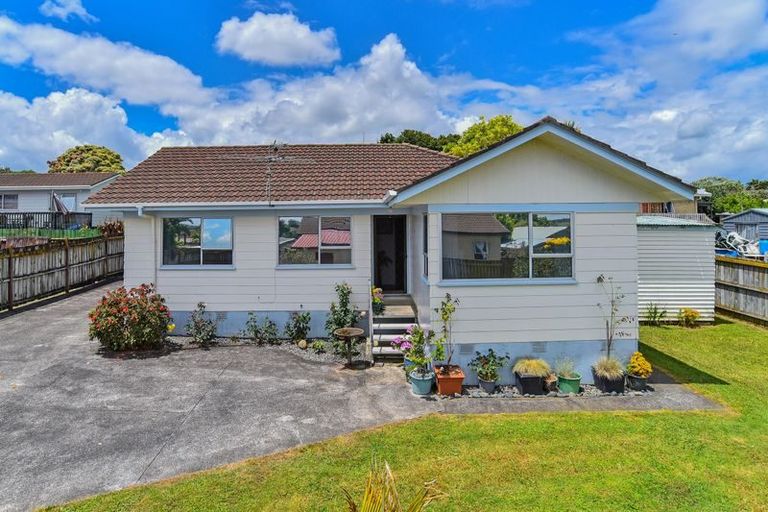 Photo of property in 15 Bundena Place, Clendon Park, Auckland, 2103