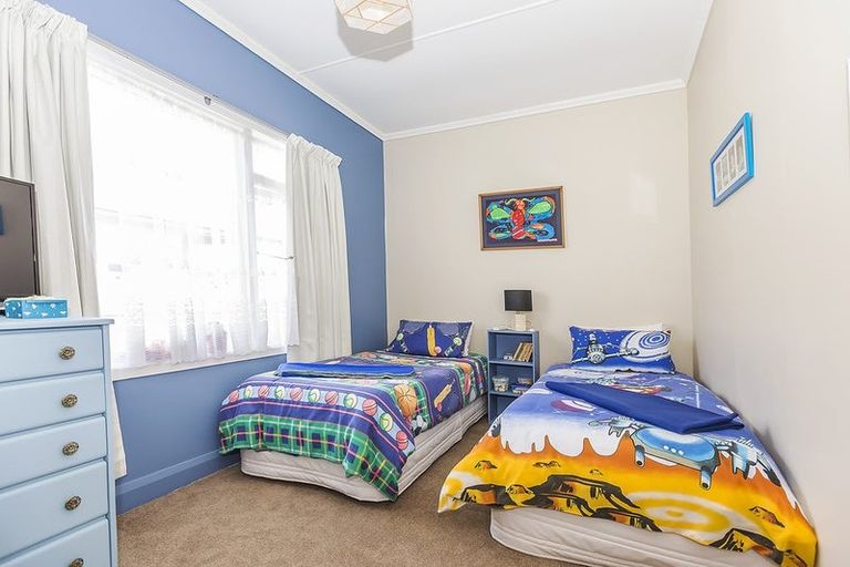 Photo of property in 16 Aparima Avenue, Miramar, Wellington, 6022