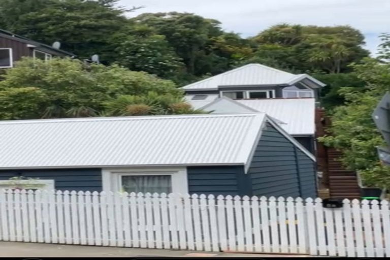 Photo of property in 8a Hawkhurst Road, Lyttelton, 8082