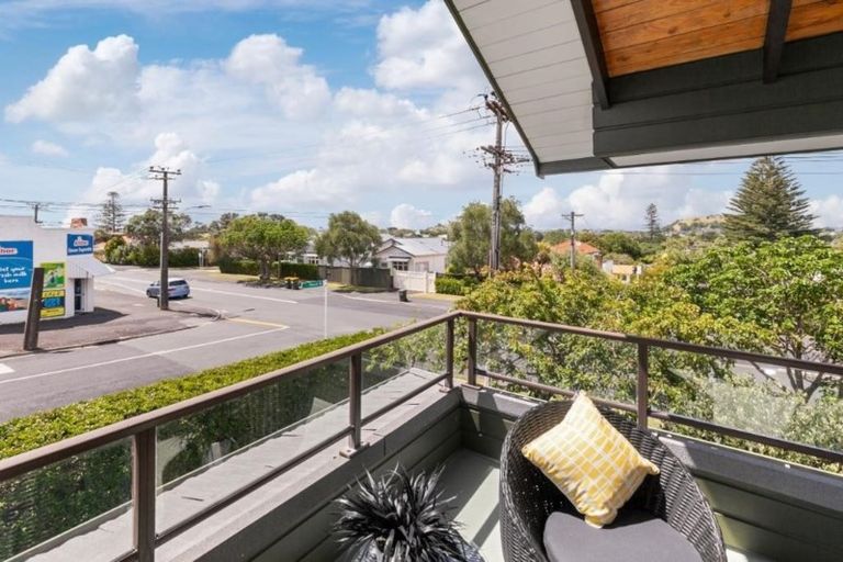 Photo of property in 2/20a Old Lake Road, Narrow Neck, Auckland, 0624