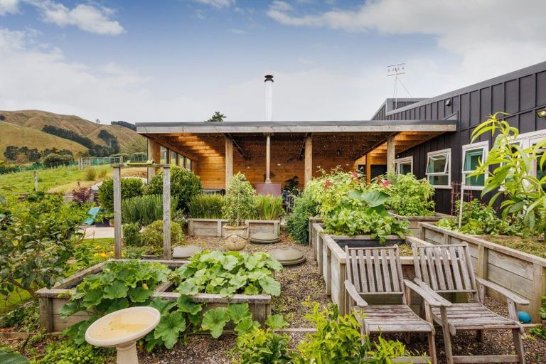 Photo of property in 165 Albert Road, Tokomaru, Palmerston North, 4474