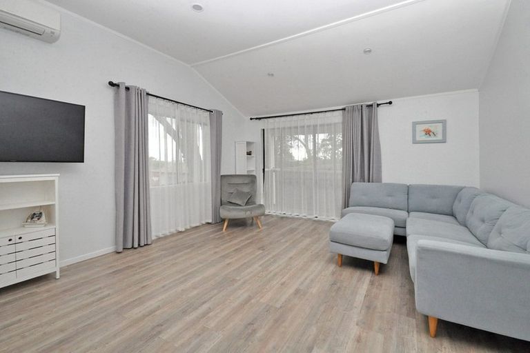 Photo of property in 7/109 Don Buck Road, Massey, Auckland, 0614