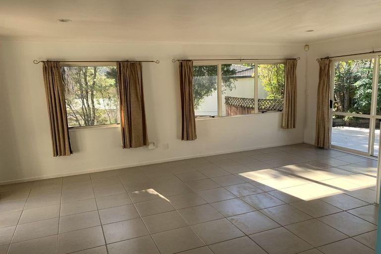 Photo of property in 16 Stephanie Close, Glenfield, Auckland, 0629