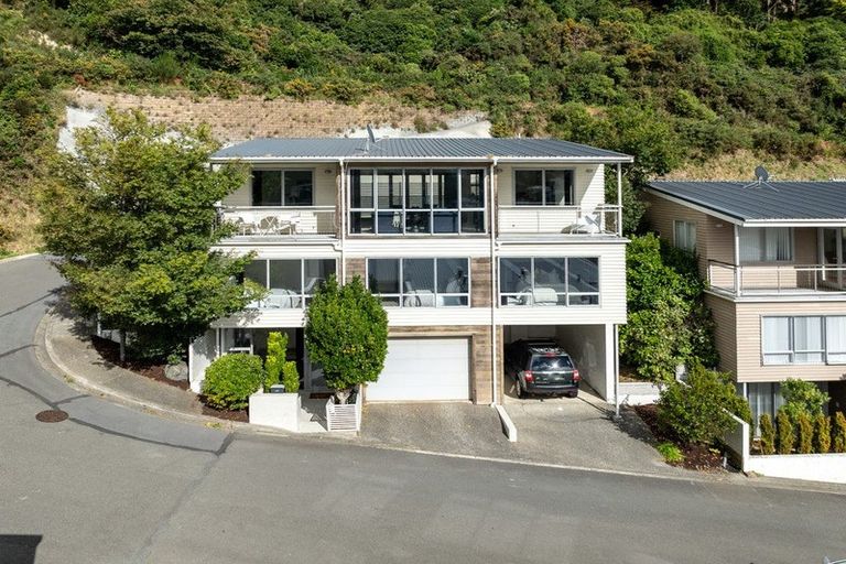 Photo of property in 58 Tiketike Way, Brooklyn, Wellington, 6021