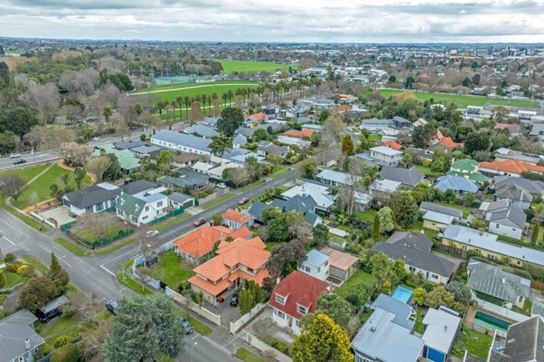 Photo of property in 15 Hardie Street, Hokowhitu, Palmerston North, 4410
