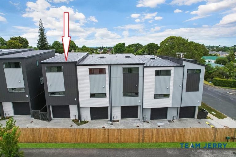Photo of property in 5/26 Buscomb Avenue, Henderson, Auckland, 0610