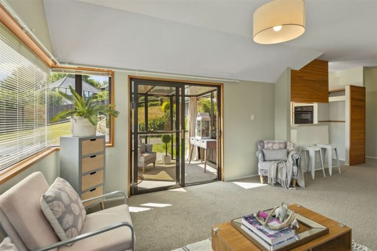 Photo of property in 2/3 Karitane Drive, Cashmere, Christchurch, 8022