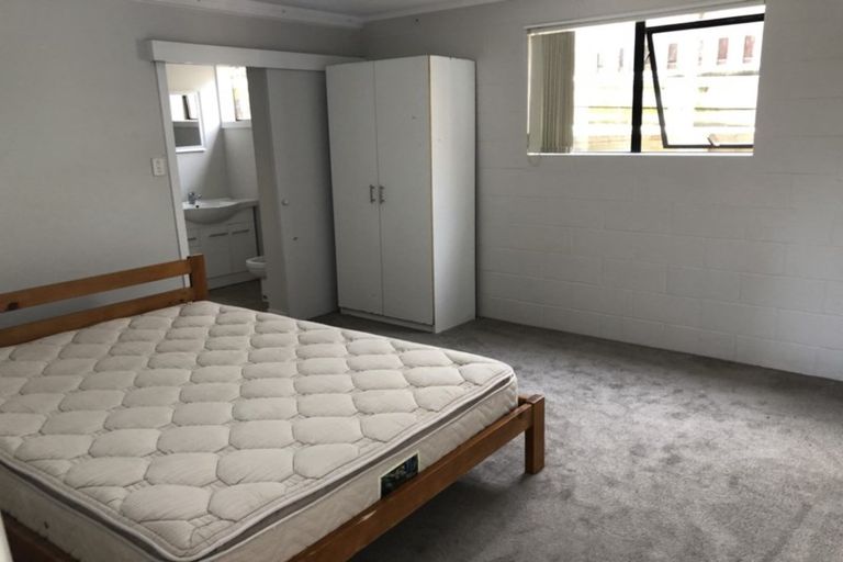 Photo of property in 23 Puketea Street, Blockhouse Bay, Auckland, 0600