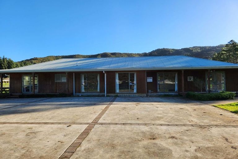 Photo of property in 351b Wellington Road, Wainuiomata, Lower Hutt, 5014