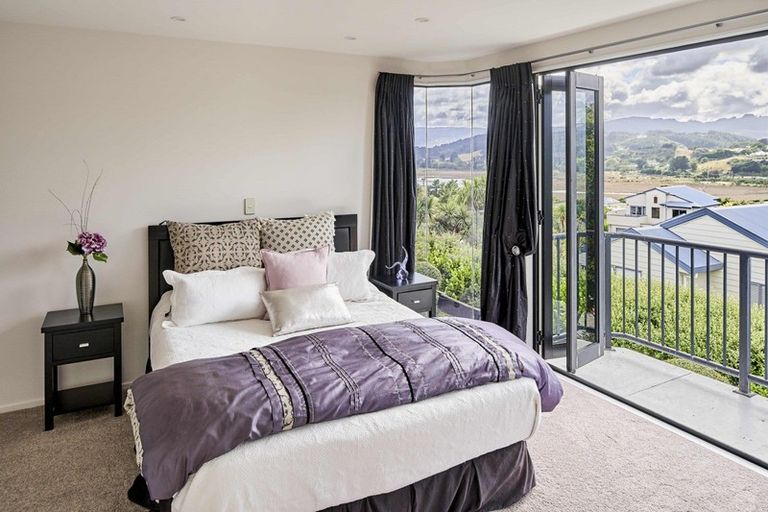 Photo of property in 17 Bowsprit Way, Whitby, Porirua, 5024