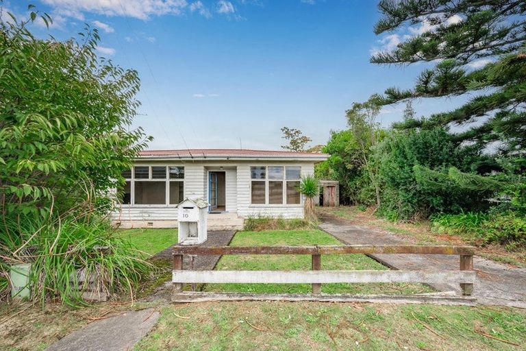 Photo of property in 10 Wairere Grove, Paraparaumu, 5032